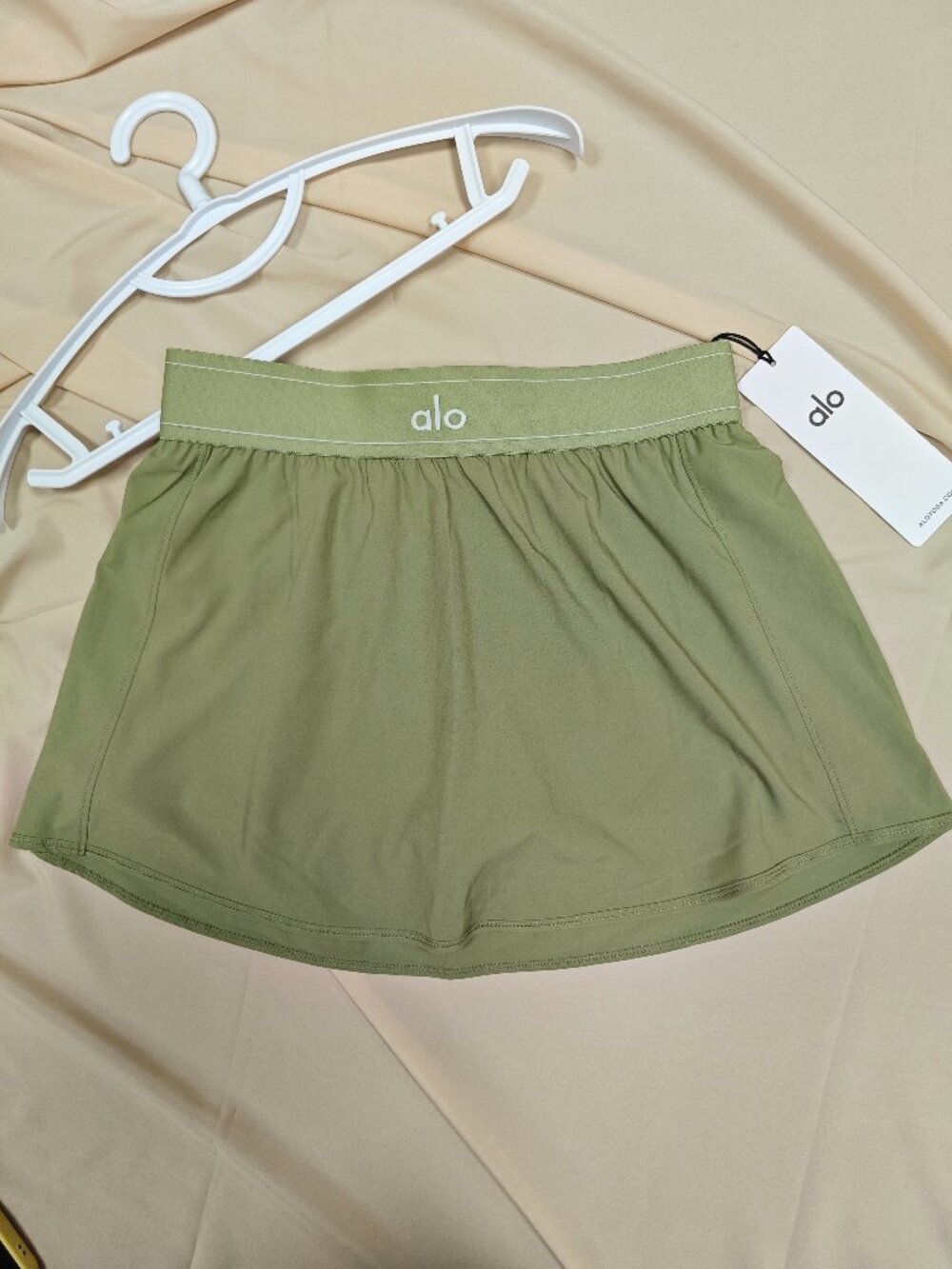 NWT ALO Yoga Match Point Tennis Skirt Dune Grass Built-In Shorts 😍❤ - Picture 2 of 7